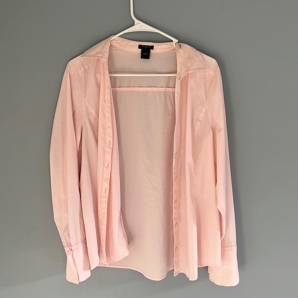 Ann Taylor Women’s Button Down